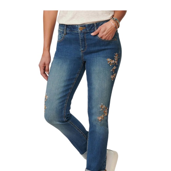 #290 ☑️Democracy Girlfriend Floral Embroidered Denim Jean - Picture 11 of 11